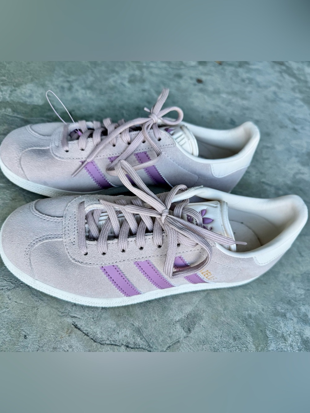 adidas Women’s gazelle Suede Sneakers light taupe & purple orchid colorway 6.5
